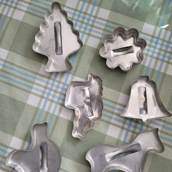 Lot Of 6 vintage Aluminum Cookie Cutters - Picture 2 of 3